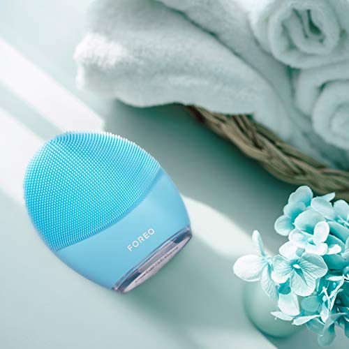 FOREO LUNA 3 Cepillo de limpieza facial y masajeador reafirmante para un spa en casa, para piel Mixta