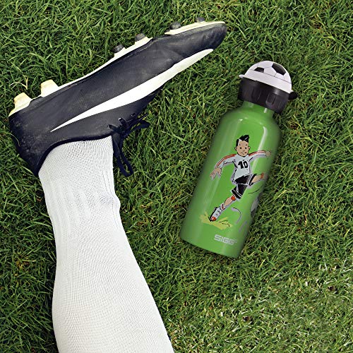 SIGG Footballcamp Cantimplora infantil (0.4 L), botella para niños sin sustancias nocivas y con tapa hermética, cantimplora ligera de aluminio