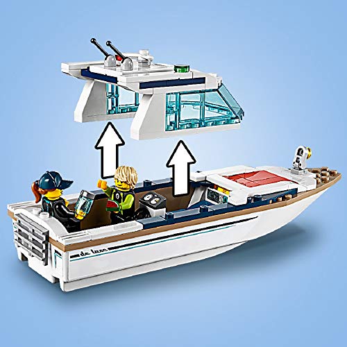 LEGO City Great Vehicles - Yate de Buceo, juguete creativo de construcción de barco con minifiguras de submarinistas y animales marinos (60221)