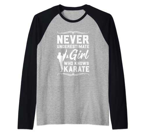 Girl Who Knows Karate, Taekwondo o Judo. Camiseta Manga Raglan