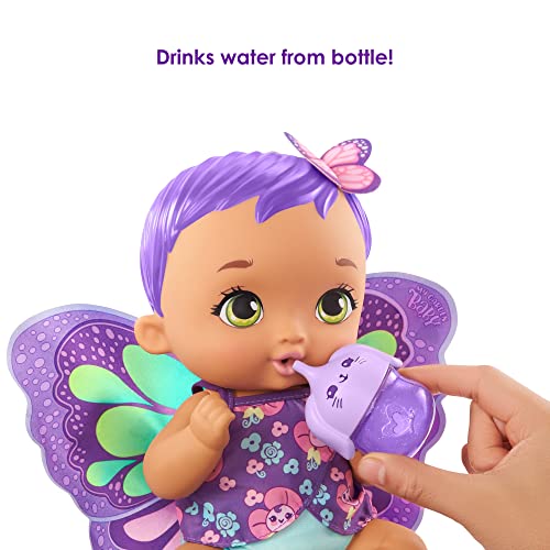 My Garden Baby Mariposas hago pipí Morado Muñeco de juguete con manta mariposa, biberón y pañal, regalo para niñas y niños +18 meses (Mattel GYP11)