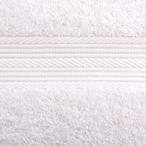 Amazon Basics - Juego de toallas (colores resistentes, 2 toallas de baño y 2 toallas de manos), color blanco