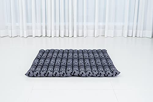 LEEWADEE colchoneta de meditación Zabuton – Cojín de Suelo Cuadrado, Asiento tailandés de Yoga Hecho de kapok, 69 x 78 cm, Negro Blanco