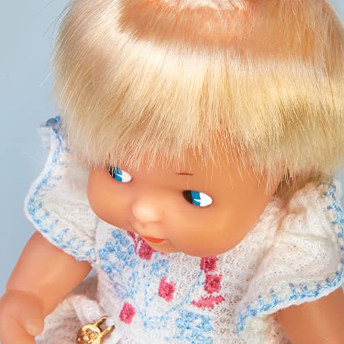 los Barriguitas - muñeca bebé clásica Rubia, Vestida con un Conjunto Blanco con Bordados de Flores Azul y Rosa a Juego con el coletero, 4 Modelos Diferentes para coleccionar, Famosa (700017266)