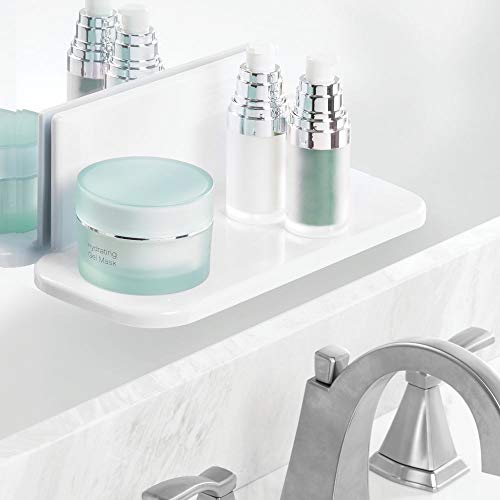mDesign Estante de baño Autoadhesivo de plástico sin BPA – Estantería de Ducha pequeña para el Espejo del baño – Balda de baño para cepillos de Dientes, Maquillaje o cosméticos – Blanco