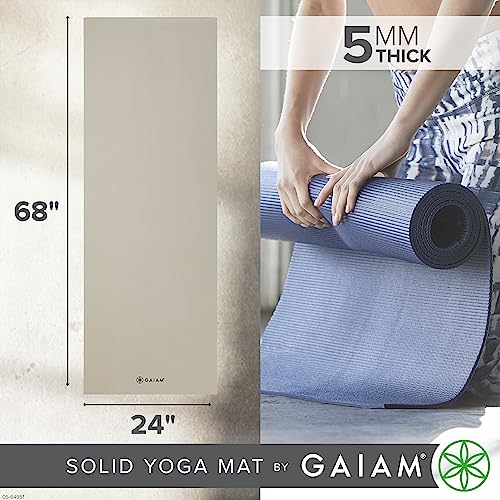 Gaiam Esterilla de yoga de color sólido antideslizante para todo tipo de yoga, pilates y entrenamientos de suelo, arenisca, 5 mm