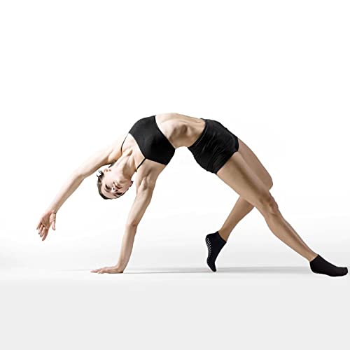 KEYRI 4 Pares Comodos Calcetines Yoga Pilates Para Mujeres y Hombres Antideslizantes Calcetines Artes Marciales Calcetín Tobillero Deportivo Con Puntos Antideslizantes,Talla única (3 Negros + 1 Gris)
