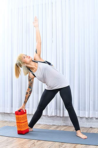 LEEWADEE Bloque de Yoga pequeño – Cojín Alargado para Pilates y meditación, cojín para el Suelo Hecho de kapok Natural, 35 x 18 x 12 cm, Naranjo Rojo