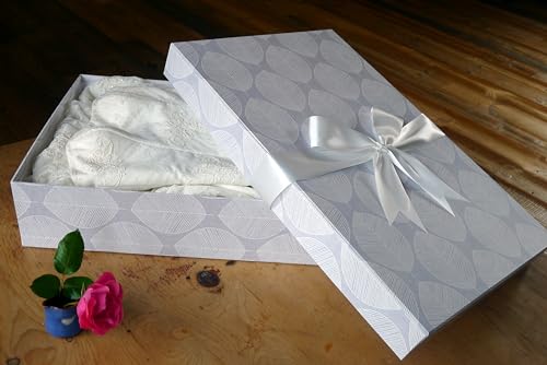 Wedding Dress Box Company Caja DE Almacenamiento para Vestido DE Boda 'DISEÑO Scandi Leaf (Classic 75 x 50 x 15 cm) Material con un pH Neutro Incluye Papel de Seda Libre de ácido. En Stock
