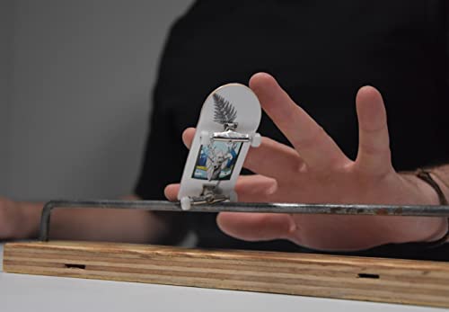 BERLION - Finger Skate para Dedos Profesional de Madera Pro, Mini monopatín Fingerboard pequeño, Lija y Ruedas, Finger Toys antiestres