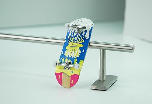 BERLION - Finger Skate para Dedos Profesional de Madera Pro Ultra Cóncavo, Mini monopatín Fingerboard pequeño, Lija, Herramienta y Ruedas, Finger Toys antiestres (Multicolor)