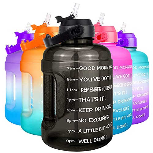 BuildLife Botella de agua motivacional de 2,2 L, jarra de agua de gran capacidad con popote y marcador de tiempo y sin BPA, garantiza suficiente agua durante todo el día (negro, 2,2 L)
