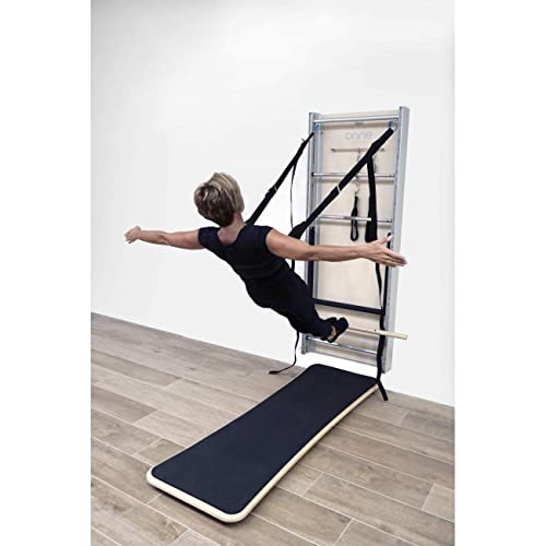 Elina Pilates Wall Board ONNE ® (by Eva Espuelas), Plaraforma Inclinada, Barra de Ballet, Cinturón de Suspensión, 5 Máquinas de Pilates en 1, Ahorra Espacio en Estudio de Pilates (Basic)