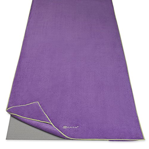 Gaiam Stay Put - Toalla de yoga (tamaño estándar, 167 cm de largo x 64 cm de ancho), color morado