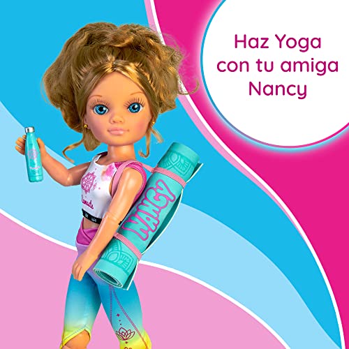 Nancy - Un día de Yoga, Set de ropita para muñecas Fashion con complementos y Ropa, Top, Mallas, y Accesorios de Deporte Esterilla y Botella, para niños y niñas Desde 3 años, Famosa (NAC28000)
