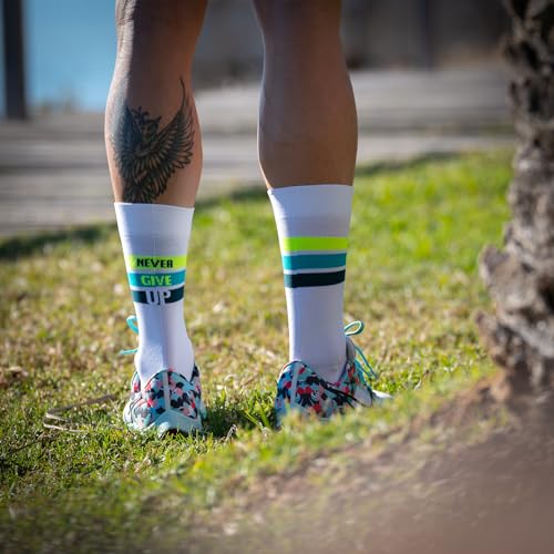 NORTEI Calcetines Ciclismo Altos Deportivos Hombre y Mujer - Calcetines Running Triatlón Gimnasio Crossfit - Acolchados, Transpirables, Sin Costuras, Compresivos y Ligeros (L-XL)