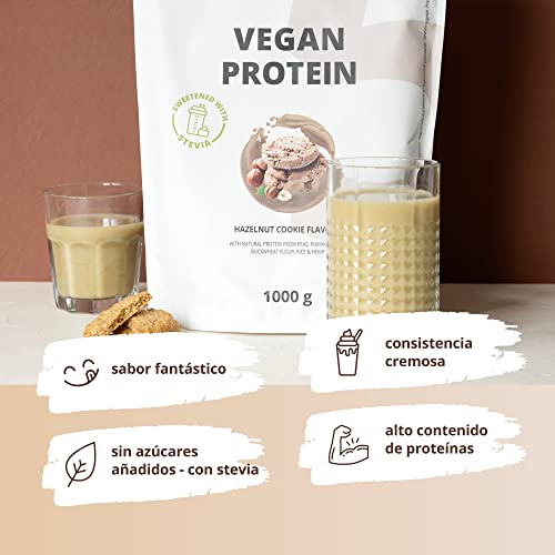 Vegan Protein - Bizcocho de avellanas - Proteína vegana en polvo sin sucralosa ni soja - Proteína de arroz, guisantes, cáñamo, trigo sarraceno y semillas de calabaza - 1kg